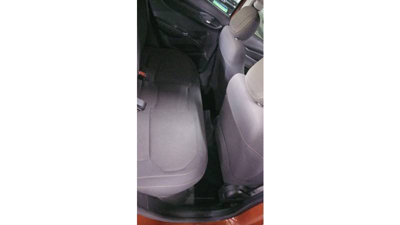CHEVROLET - ONIX - 2013/2013 - Laranja - R$ 40.000,00