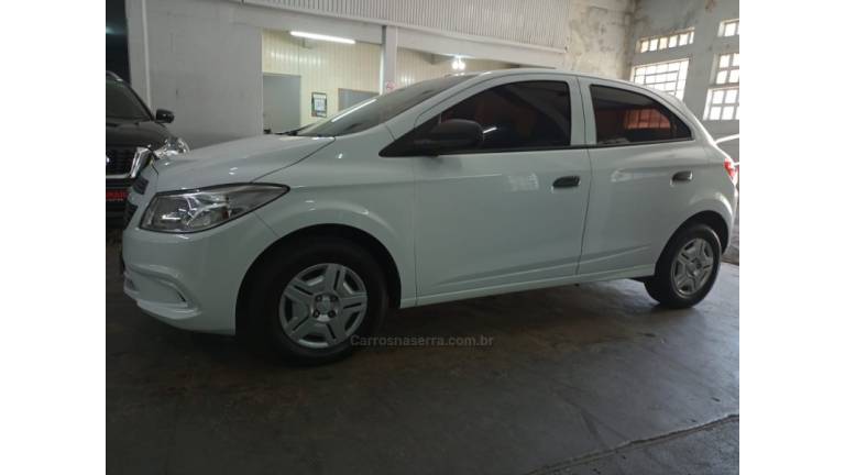 CHEVROLET - ONIX - 2016/2016 - Branca - R$ 45.000,00