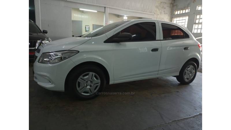 CHEVROLET - ONIX - 2016/2016 - Branca - R$ 45.000,00