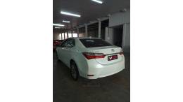 TOYOTA - COROLLA - 2018/2019 - Branca - R$ 105.000,00