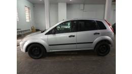 FORD - FIESTA - 2003/2004 - Prata - R$ 16.500,00
