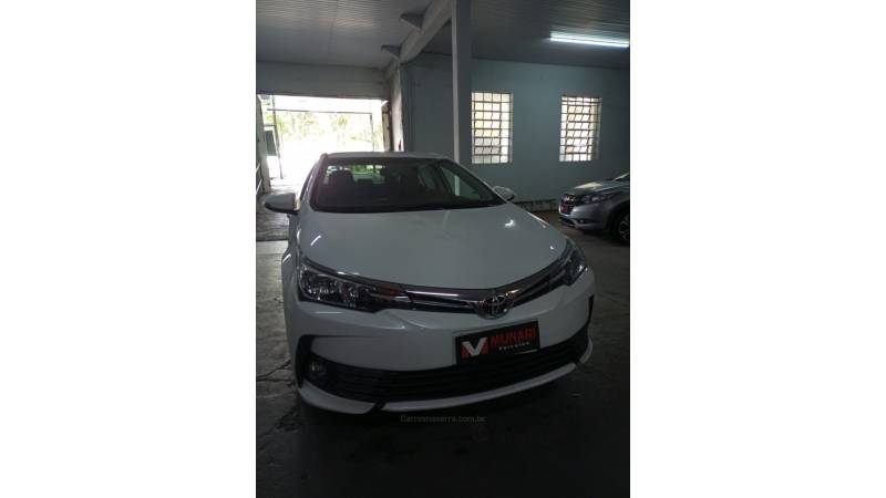 TOYOTA - COROLLA - 2018/2019 - Branca - R$ 105.000,00