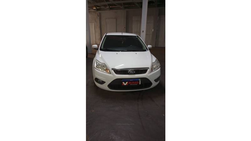 FORD - FOCUS - 2011/2012 - Branca - R$ 40.000,00