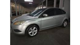FORD - FOCUS - 2010/2011 - Prata - R$ 38.000,00