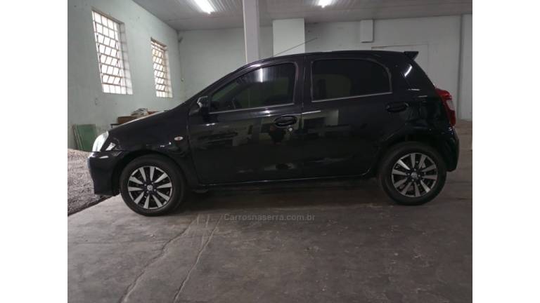 TOYOTA - ETIOS - 2014/2014 - Preta - R$ 43.000,00