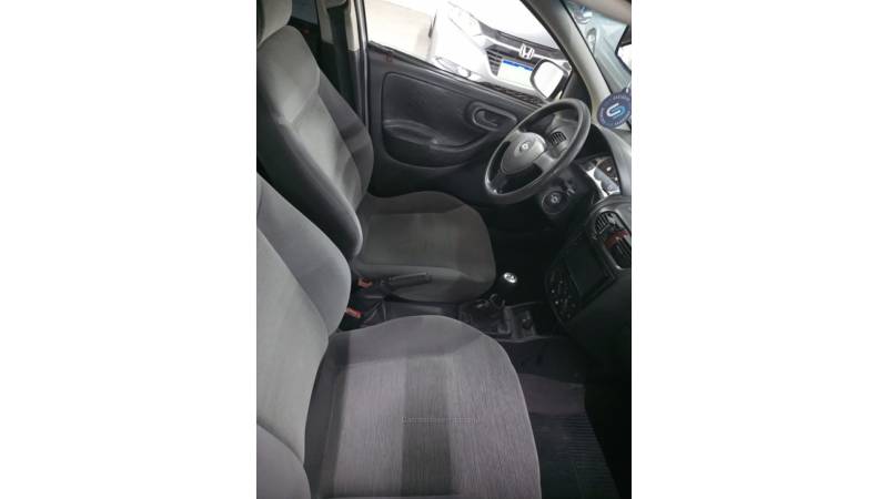 CHEVROLET - CORSA - 2004/2004 - Branca - R$ 23.500,00