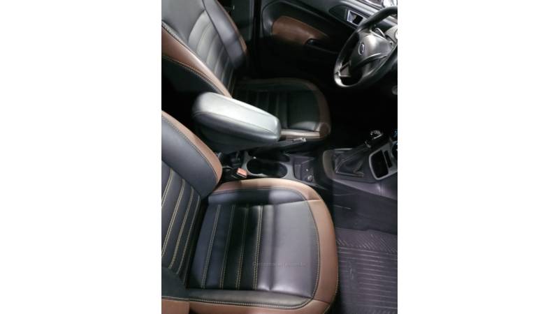 FORD - FIESTA - 2013/2014 - Prata - R$ 42.000,00