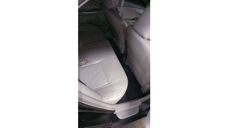 TOYOTA - COROLLA - 2010/2011 - Preta - R$ 57.000,00