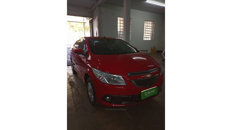 CHEVROLET - PRISMA - 2015/2015 - Vermelha - R$ 45.000,00