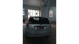 FORD - FIESTA - 2003/2004 - Prata - R$ 16.500,00