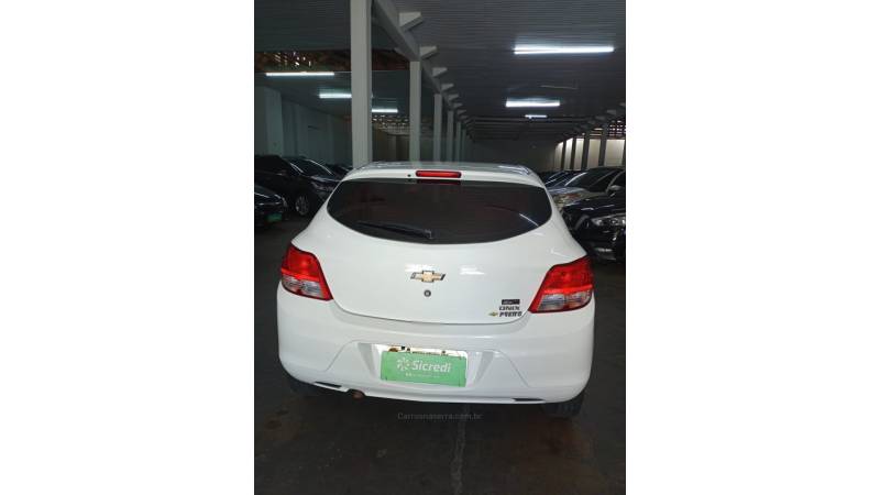 CHEVROLET - ONIX - 2016/2016 - Branca - R$ 45.000,00