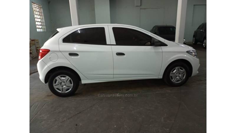 CHEVROLET - ONIX - 2016/2016 - Branca - R$ 45.000,00