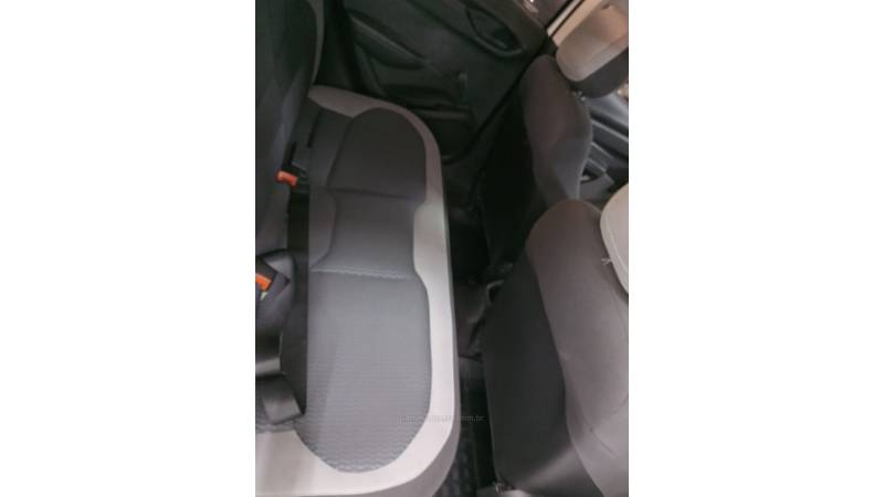 CHEVROLET - ONIX - 2016/2016 - Branca - R$ 45.000,00