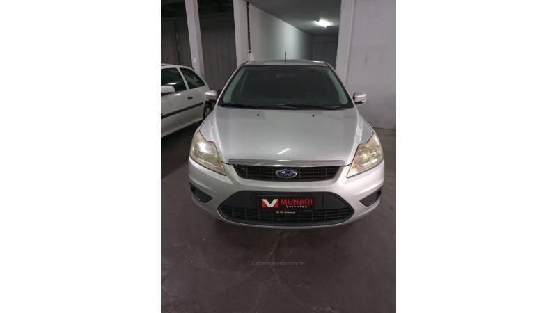 FORD - FOCUS - 2010/2011 - Prata - R$ 38.000,00