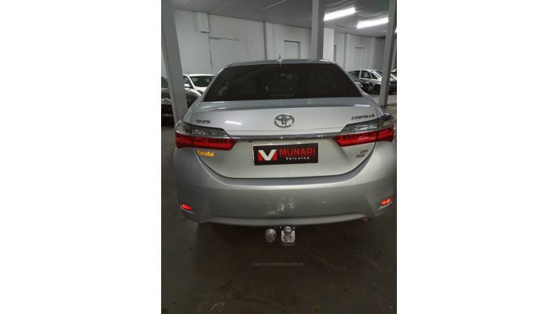 TOYOTA - COROLLA - 2017/2018 - Prata - R$ 100.000,00