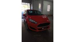 FORD - FIESTA - 2015/2016 - Vermelha - R$ 47.000,00