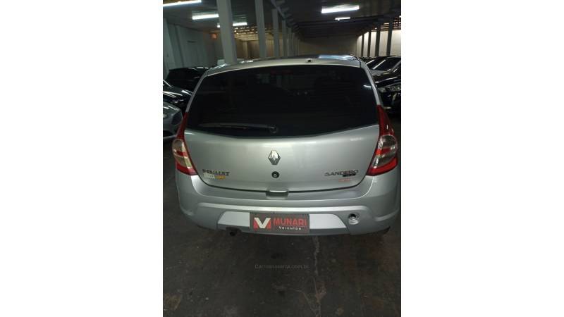 RENAULT - SANDERO - 2008/2009 - Prata - R$ 25.000,00