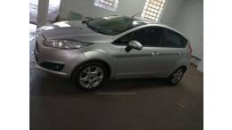 FORD - FIESTA - 2013/2014 - Prata - R$ 42.000,00