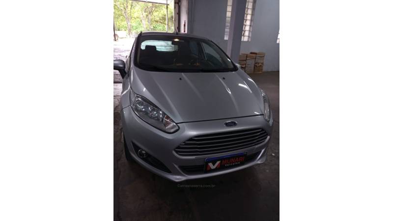FORD - FIESTA - 2013/2014 - Prata - R$ 42.000,00