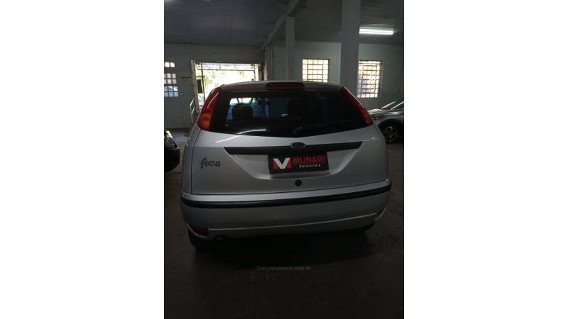 FORD - FOCUS - 2005/2005 - Prata - R$ 23.000,00