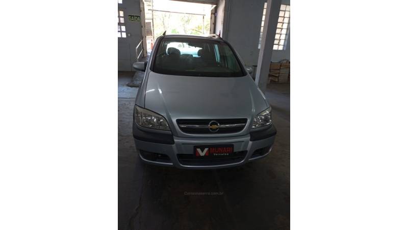 CHEVROLET - ZAFIRA - 2012/2012 - Prata - R$ 32.000,00