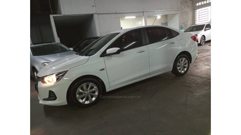 CHEVROLET - ONIX - 2023/2023 - Branca - R$ 76.000,00