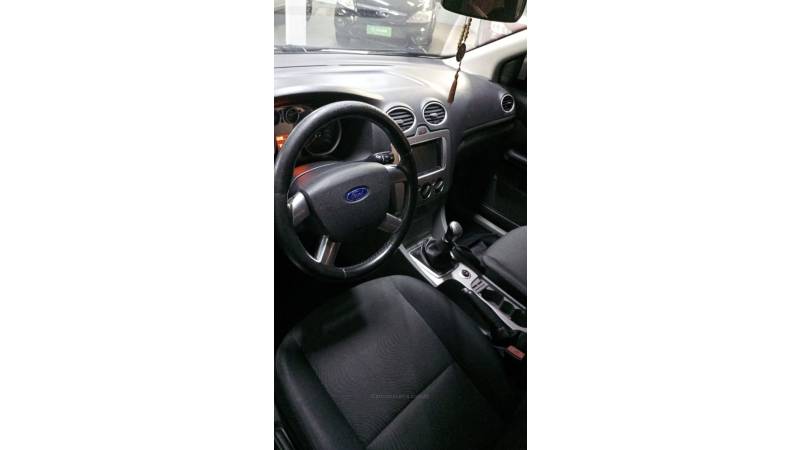 FORD - FOCUS - 2011/2012 - Branca - R$ 40.000,00