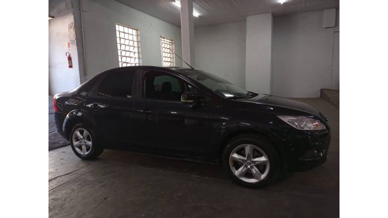 FORD - FOCUS - 2008/2009 - Preta - R$ 30.000,00
