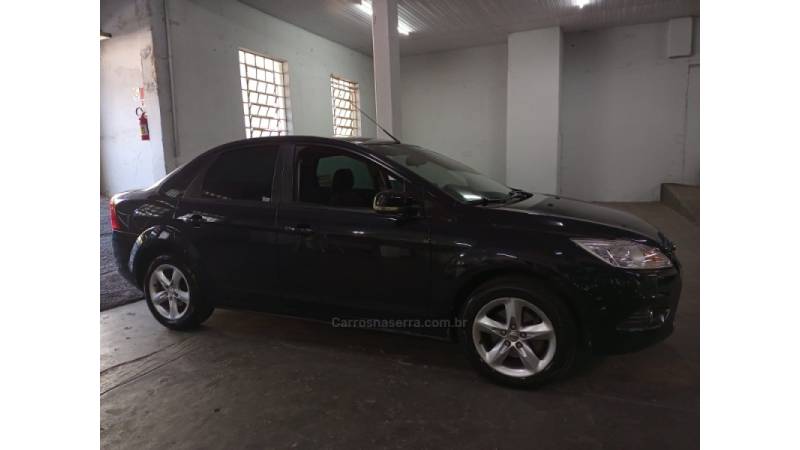 FORD - FOCUS - 2008/2009 - Preta - R$ 30.000,00