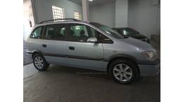 CHEVROLET - ZAFIRA - 2012/2012 - Prata - R$ 32.000,00