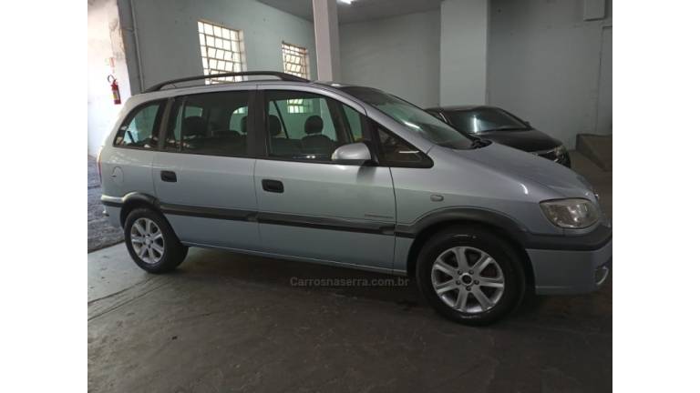 CHEVROLET - ZAFIRA - 2012/2012 - Prata - R$ 32.000,00