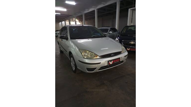 FORD - FOCUS - 2005/2005 - Prata - R$ 23.000,00