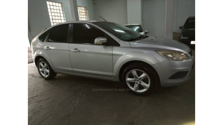 FORD - FOCUS - 2010/2011 - Prata - R$ 38.000,00