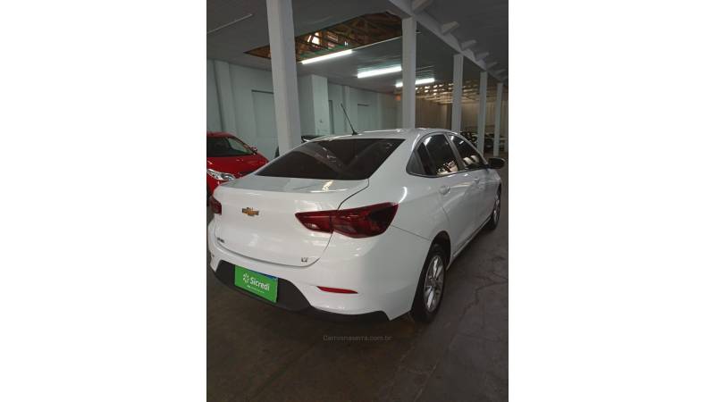 CHEVROLET - ONIX - 2023/2023 - Branca - R$ 76.000,00