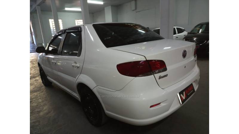 FIAT - SIENA - 2014/2015 - Branca - R$ 32.000,00