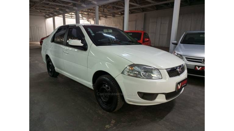 FIAT - SIENA - 2014/2015 - Branca - R$ 32.000,00