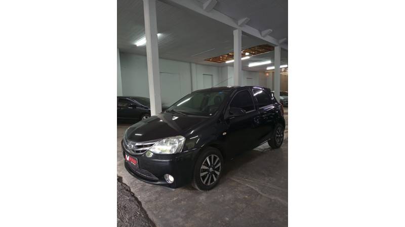 TOYOTA - ETIOS - 2014/2014 - Preta - R$ 43.000,00