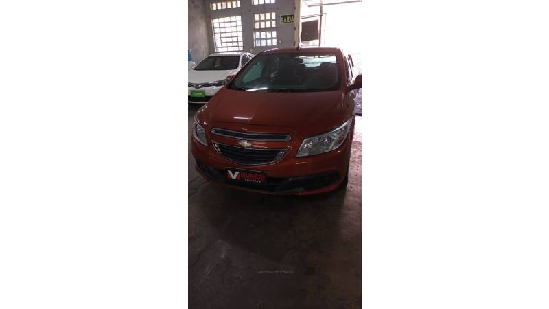CHEVROLET - ONIX - 2013/2013 - Laranja - R$ 40.000,00