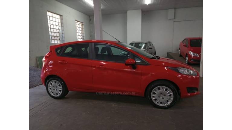 FORD - FIESTA - 2015/2016 - Vermelha - R$ 47.000,00