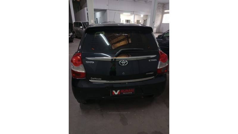 TOYOTA - ETIOS - 2014/2014 - Preta - R$ 43.000,00