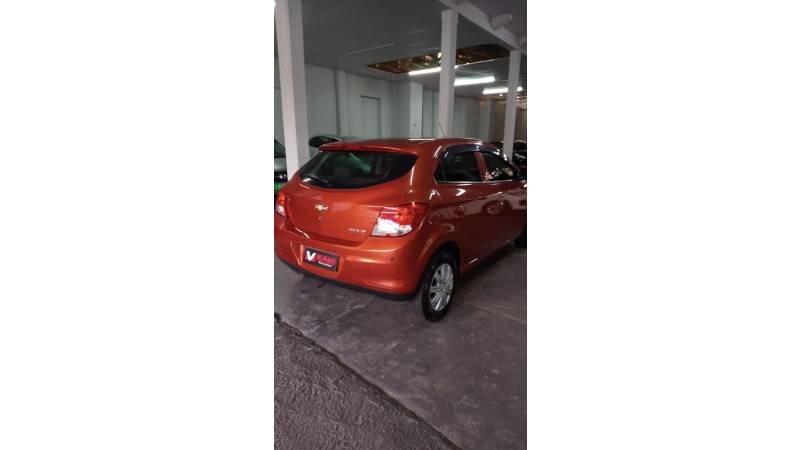 CHEVROLET - ONIX - 2013/2013 - Laranja - R$ 40.000,00